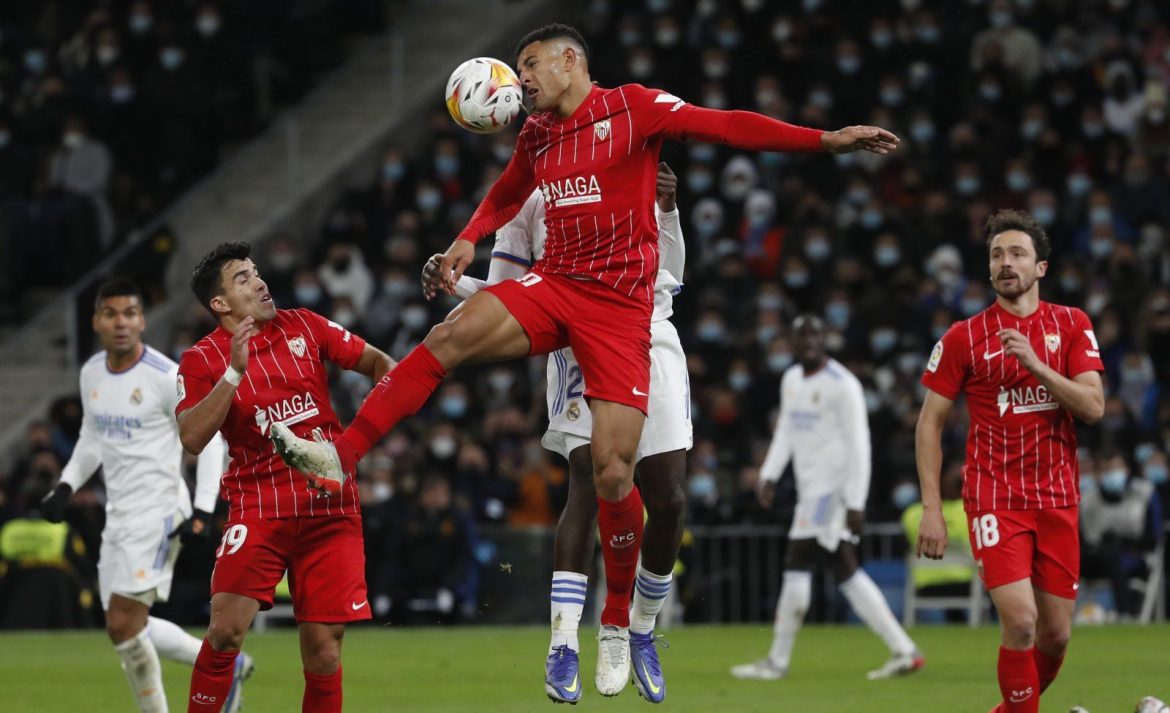 Reporter drops Diego Carlos to Spurs news
